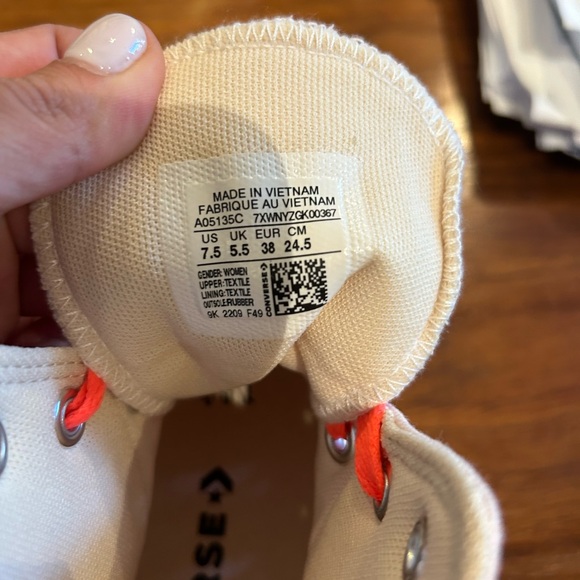 Converse high top women’s size 7.5 - Picture 4 of 8